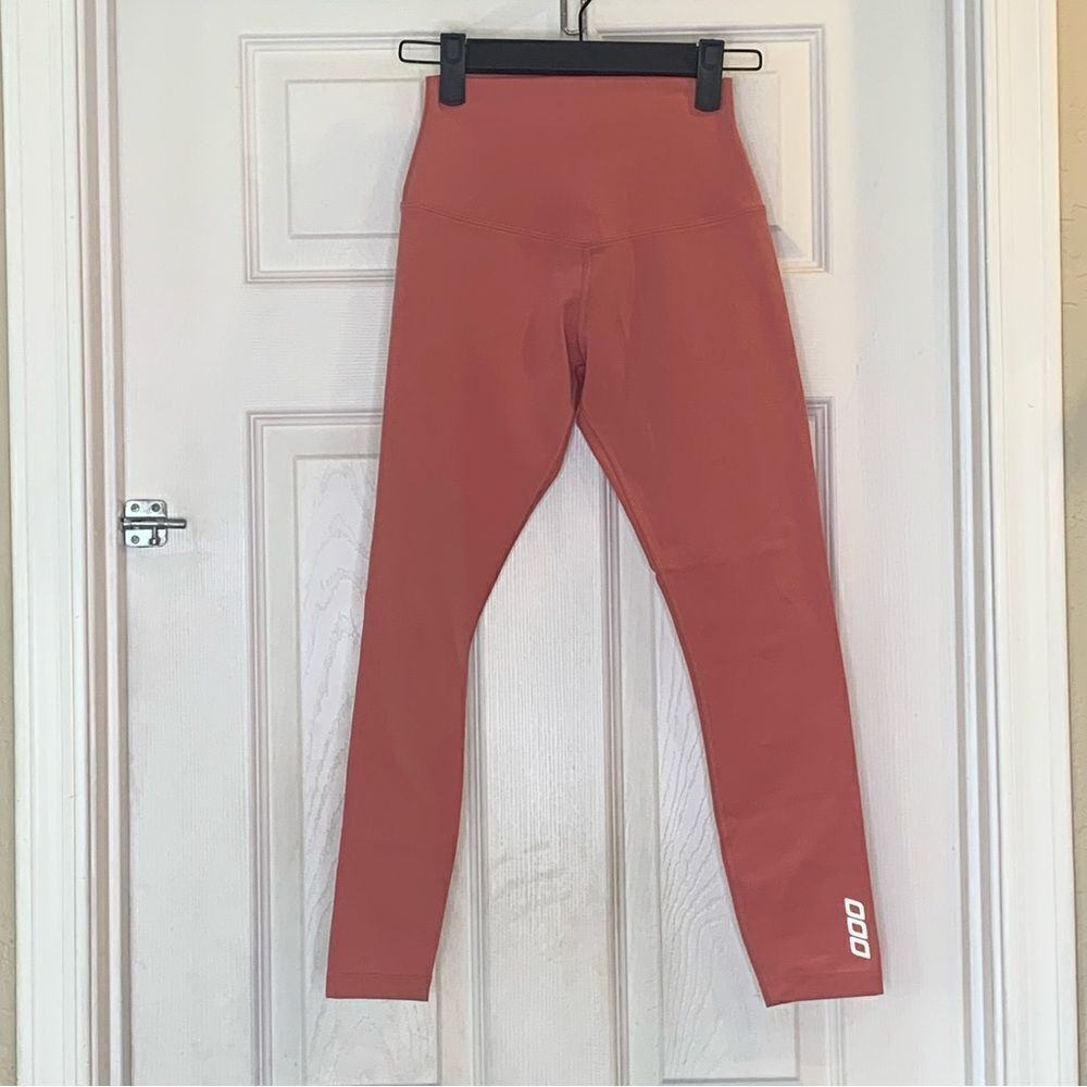 Lorna Jane Leggings Size XS Mauve Color Cropped